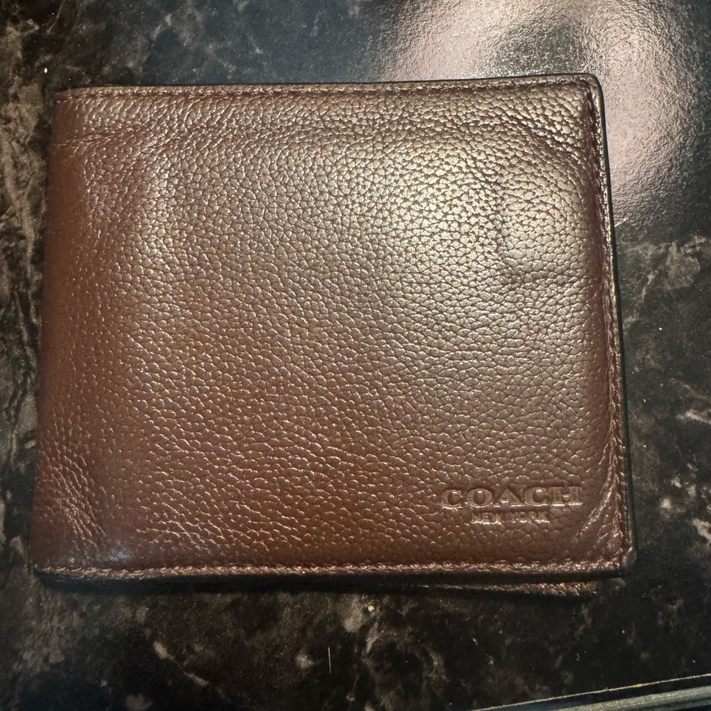Classic men’s Coach wallet